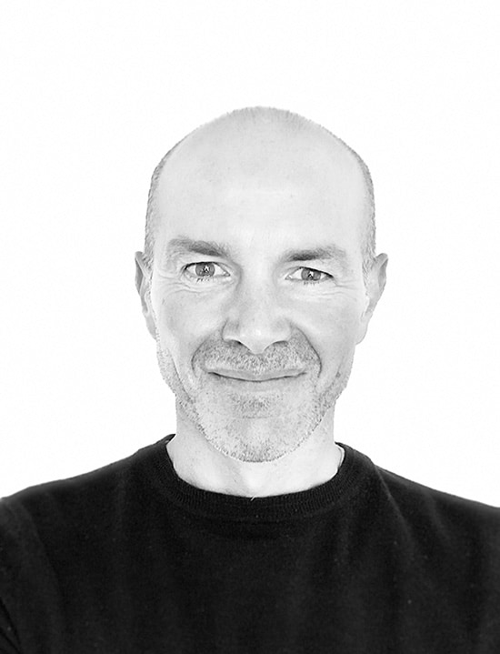 Pascal Etienne, ostéopathe depuis 2006, exerce en cabinet et à domicile dans le pays d'Auray.